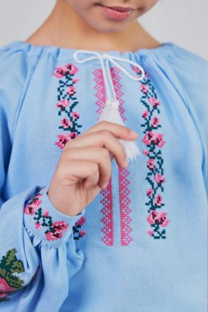 Вишиванка для дівчинки «Небесні троянди»