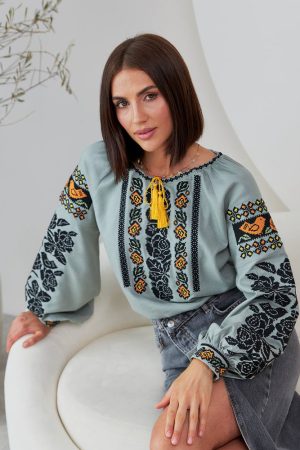 Женская вышитая рубашка «Розы» полынь, льняная, длинный рукав