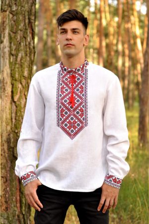 Мужская рубашка-вышиванка с традиционной красно-черной вышивкой