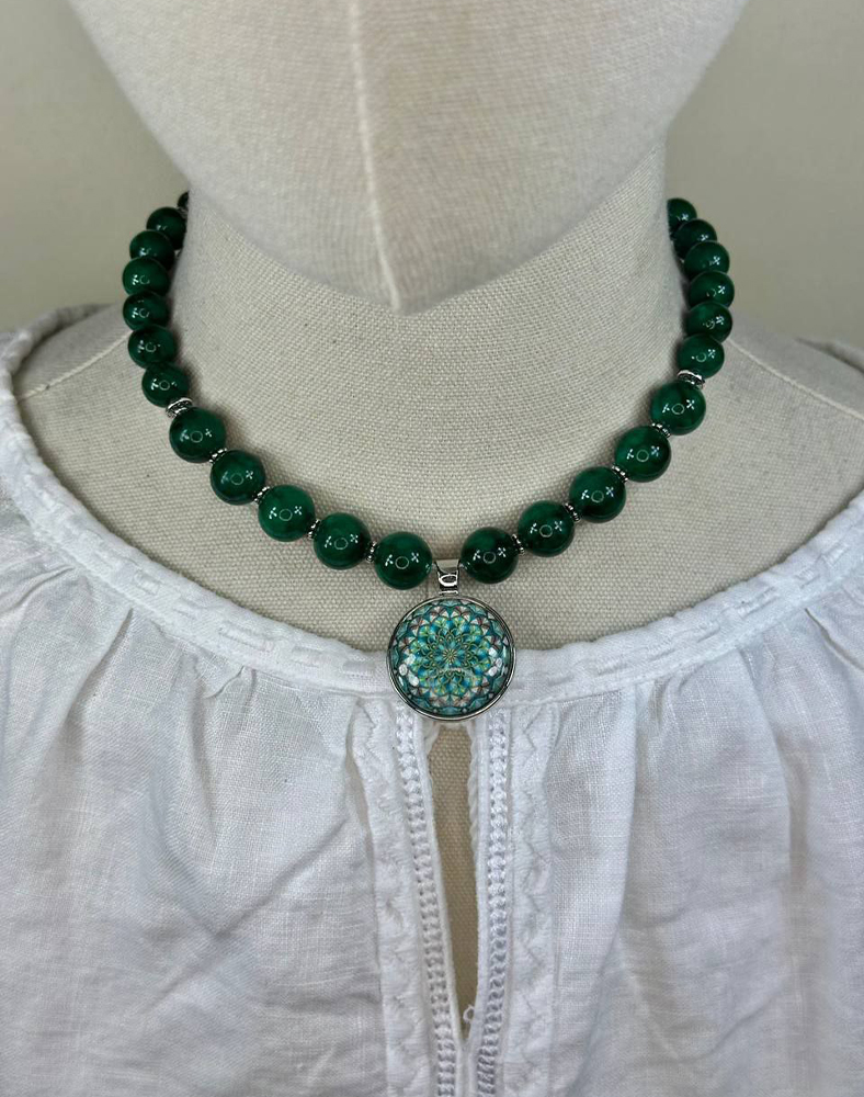 Традиционное ожерелье из натурального агата с подвеской — ручная работа Традиционное ожерелье из натурального агата с подвеской — ручная работа