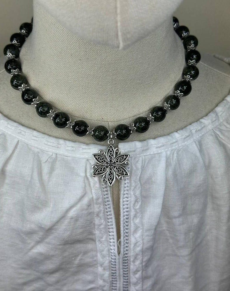 Традиционное ожерелье из натурального агата с подвеской — ручная работа Традиционное ожерелье из натурального агата с подвеской — ручная работа