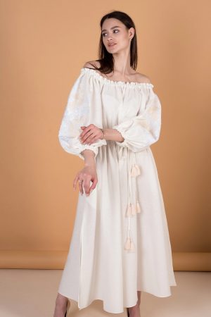 Вишита сукня жіноча «Жар-птиця» лляна молочна з бежевою вишивкою, спущене плече, пояс