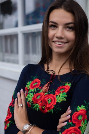 Футболка вишиванка жіноча «Маківка плюс» трикотаж темно-синя з червоною вишивкою маків, рукав 3/4