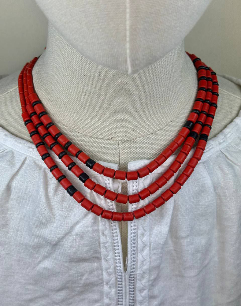 Традиційне трирядне намисто з кераміки — ручна робота Традиційне трирядне намисто з кераміки — ручна робота