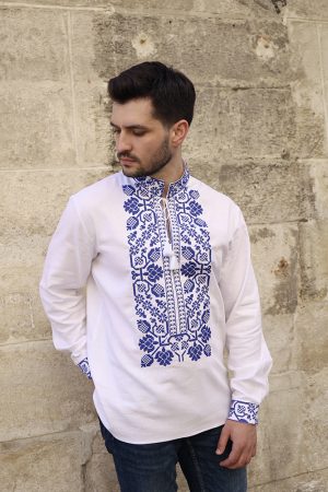 Вишиванка чоловіча «Всеволод» лляна біла з синьою вишивкою, машинна вишивка хрестиком, довгі рукави Вишиванка чоловіча «Всеволод» лляна біла з синьою вишивкою, машинна вишивка хрестиком, довгі рукави