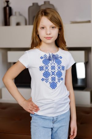 Футболка-вышиванка для девочки «Цветочный ритм» белая с синей вышивкой, трикотаж Футболка-вышиванка для девочки «Цветочный ритм» белая с синей вышивкой, трикотаж