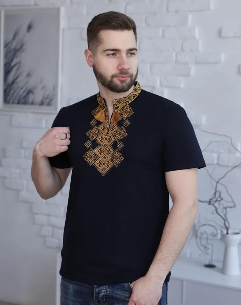 Чоловіча футболка-вишиванка «Бажан» — темно-синя з золотою вишивкою, бавовняна Чоловіча футболка-вишиванка «Бажан» — темно-синя з золотою вишивкою, бавовняна