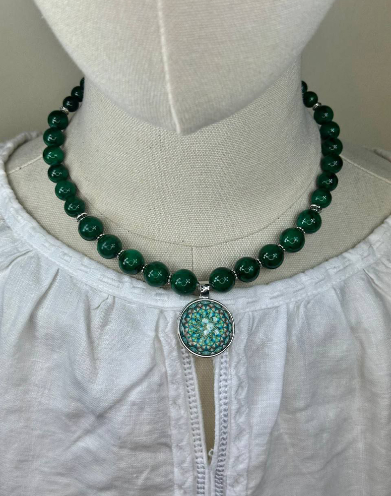 Традиционное ожерелье из натурального агата с подвеской — ручная работа Традиционное ожерелье из натурального агата с подвеской — ручная работа