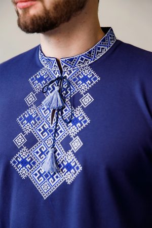 Футболка-вишиванка чоловіча «Бажан» — синя індиго з синім орнаментом, машинна вишивка хрестиком