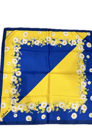 Хустка Українська патріотична зі штучного шовку з ромашками у синьо-жовтому стилі Хустка Українська патріотична зі штучного шовку з ромашками у синьо-жовтому стилі