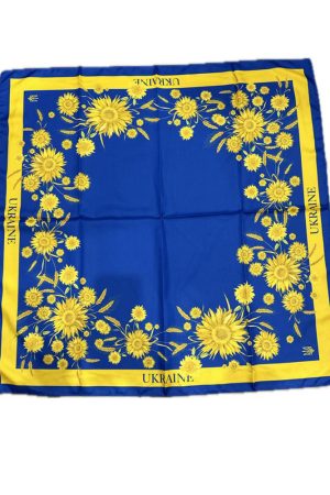 Хустка Українська патріотична зі штучного шовку з соняшниками та написом “Ukraine” Хустка Українська патріотична зі штучного шовку з соняшниками та написом “Ukraine”