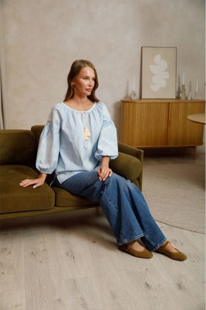 Женская вышиванка “Краса” (батист небесно-голубой)