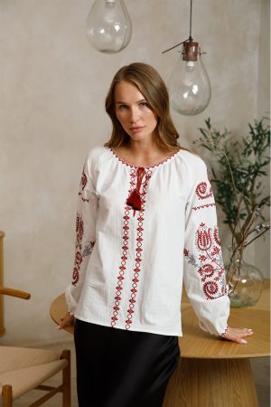Женская блуза “Цветана” (батист белый, красная вышивка)