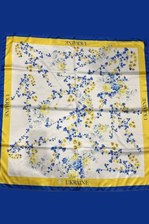 Хустка Українська патріотична зі штучного шовку з квітковим орнаментом “Ukraine”