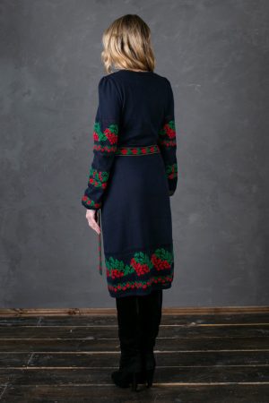 Жіноча трикотажна сукня-вишиванка з поясом (чорний або синій колір)