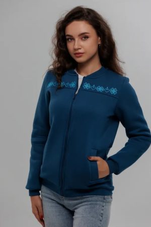Женский бомбер Кохана — тёплый бомбер из футера с начёсом, цвет морская волна, с вышивкой, на молнии Женский бомбер Кохана — тёплый бомбер из футера с начёсом, цвет морская волна, с вышивкой, на молнии