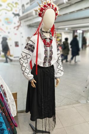 Припинда українська традиційна чорна — жіночий етнічний фартух до плахти та спідниці Припинда українська традиційна чорна — жіночий етнічний фартух до плахти та спідниці