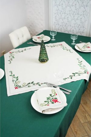 Столовий набір Святковий — велика серветка 85×85 см + 4 серветки 38×38 см, бежевий льон з вишивкою, новорічний текстиль Столовий набір Святковий — велика серветка 85×85 см + 4 серветки 38×38 см, бежевий льон з вишивкою, новорічний текстиль