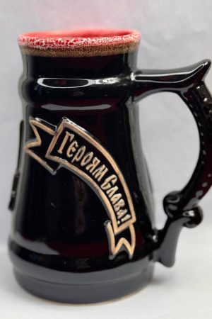 Пивний келих 1 літр “Тризуб Україна” – керамічний глиняний, червоно-чорний глянсовий | Патріотичний келих Пивний келих 1 літр “Тризуб Україна” – керамічний глиняний, червоно-чорний глянсовий | Патріотичний келих