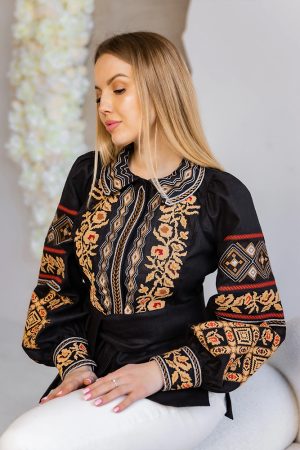 Вишиванка жіноча «Милорада» чорна з бежевою вишивкою