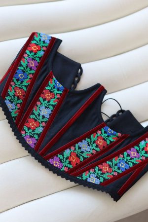 Женский вышитый подгрудный корсет с цветочным орнаментом