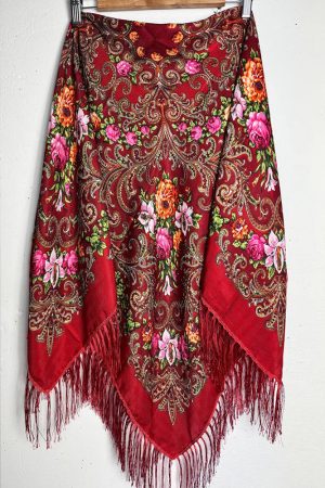 Хустка «Український стиль» червона з квітковим орнаментом і бахромою, 115×115 см