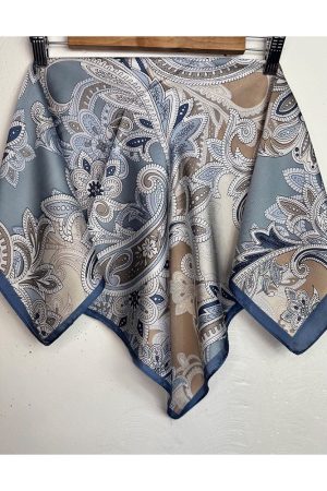 Стильный шелковый платок бежево-голубой с орнаментом пейсли 70×70 см