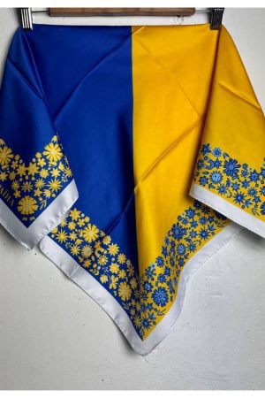 Українська патріотична хустка синьо-жовта з квітковим орнаментом 70×70 см