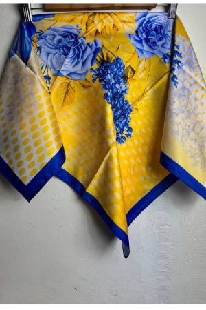 Українська патріотична хустка жовта з синіми квітами 70×70 см