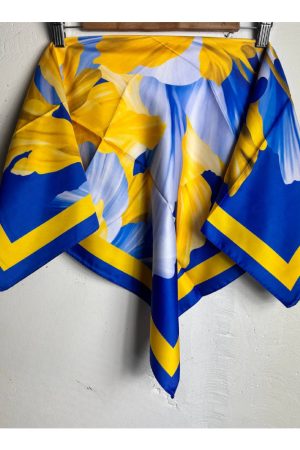 Українська патріотична хустка синьо-жовта з великим квітковим орнаментом 70×70 см