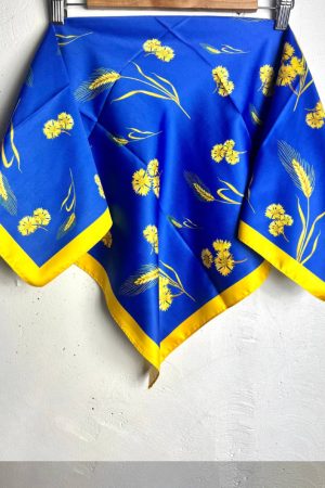 Українська патріотична хустка синя з жовтим рослинним орнаментом 70×70 см