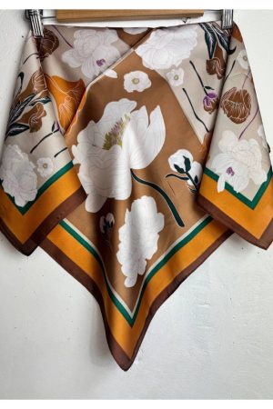 Шовкова жіноча хустка бежево-коричнева з білим квітковим орнаментом 70×70 см