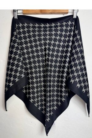 Бандана тёмно-синяя с белым геометрическим орнаментом