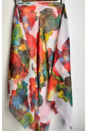 Легка батистова хустка-павутинка світла з яскравим абстрактним орнаментом 135×135 см