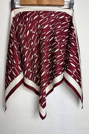 Бандана бордовая со светлым абстрактным орнаментом