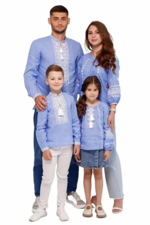 Семейный комплект вышиванок из натурального голубого льна Family Look «Ясная» | Вышиванки для всей семьи