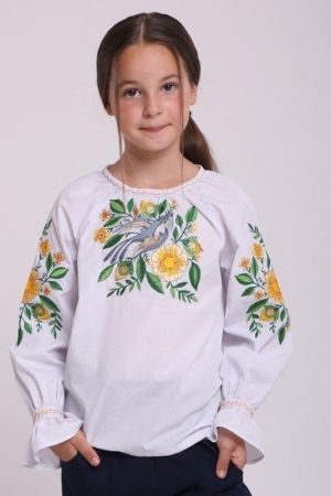 Дитяча вишиванка для дівчинки з пташкою та квітковою вишивкою