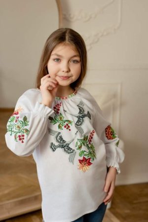 Дитяча вишиванка для дівчинки «Лебеді» на домотканому полотні