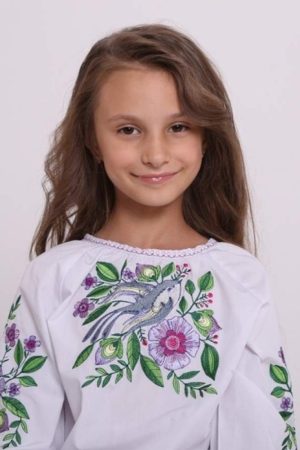 Дитяча вишиванка для дівчинки «Ластівка» з квітковою вишивкою