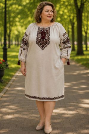 Женское вышитое платье в украинском стиле