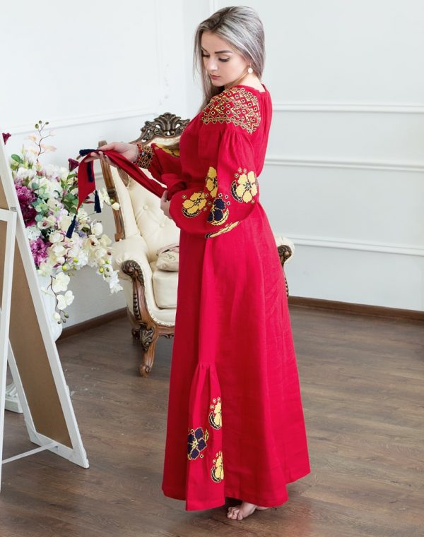Платье с вышивкой "Барвинок" из льна, модель Д-88-4, красного цвета
