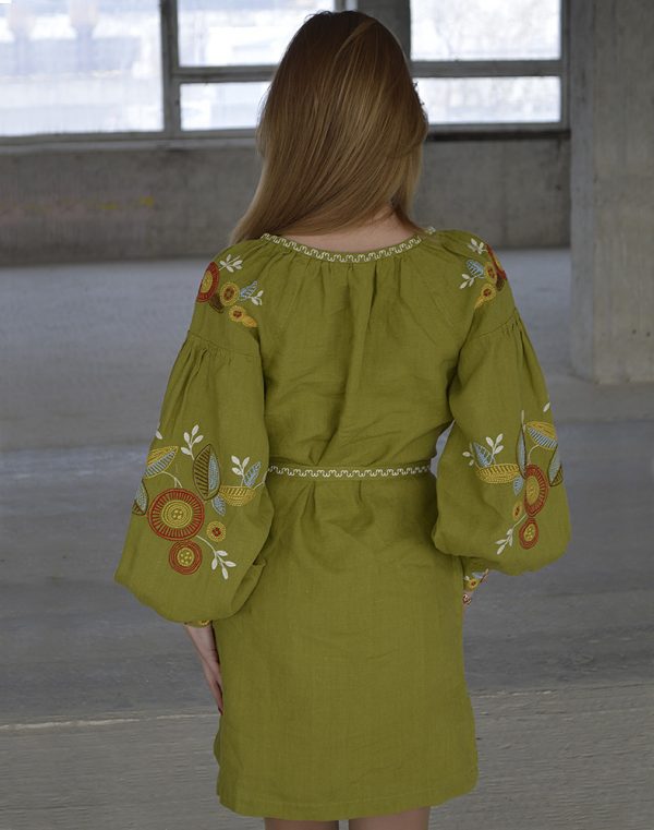 Платье вышитое "Цветущий круг" из льна, модель Д-88-1, горохового цвета