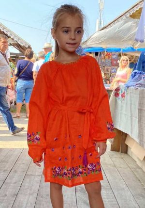 Платье для девочки "Розочки" из льна, рост 122-140, оранжевого цвета
